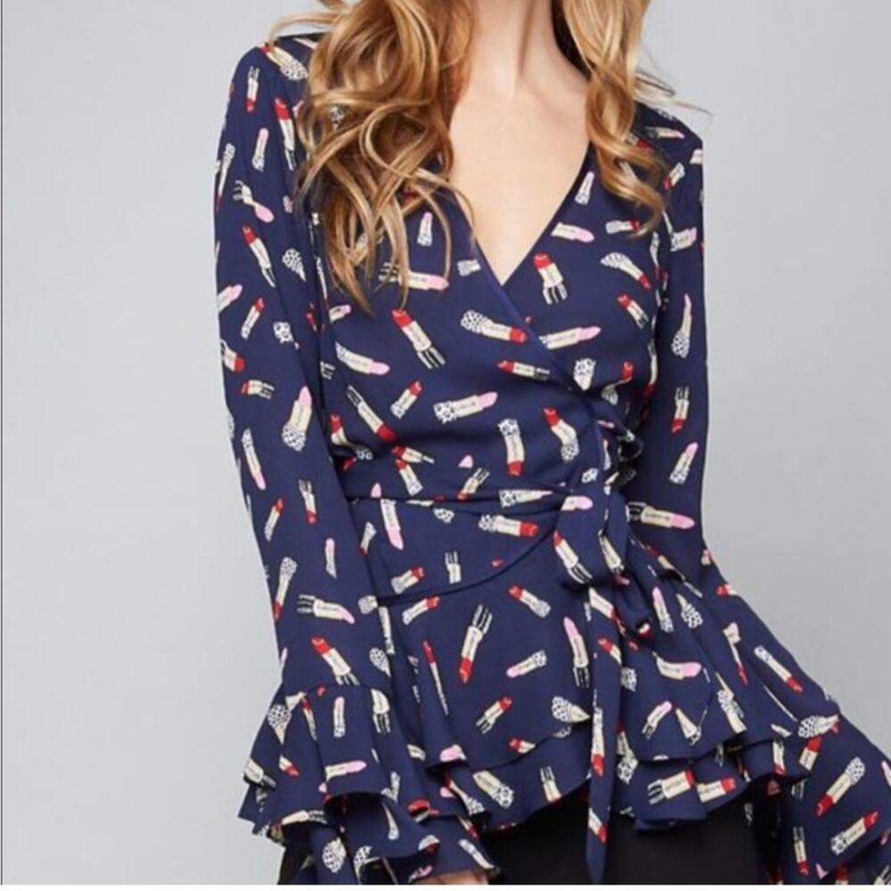 Bebe Wrap Top W Lipstick Print. Double Flounce Peplum & Sleeves. 100% Poly NWOT